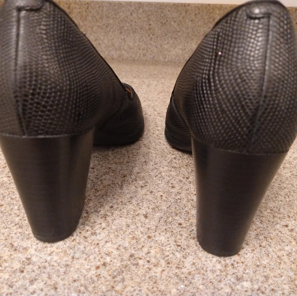 Clarks Artisan  Black Leather  Size 8 Snake print Heels - Picture 5 of 8
